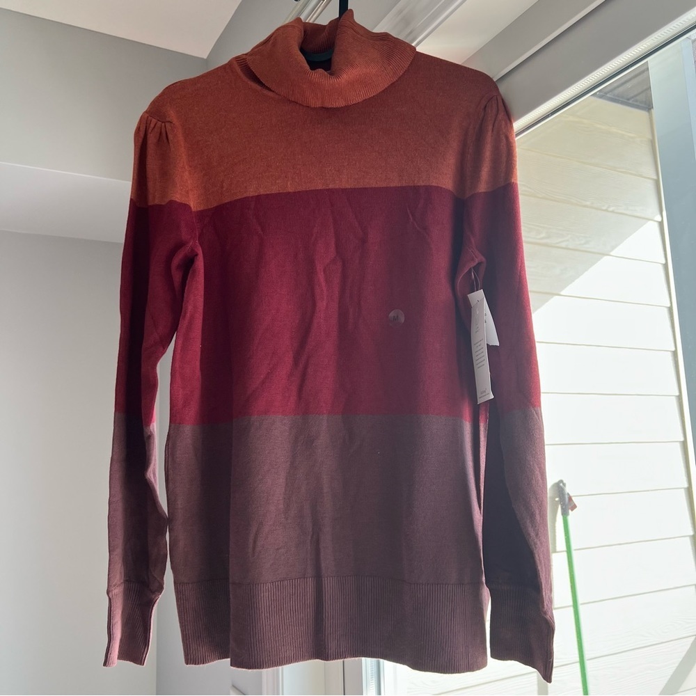 NWT Cleo Women sweater, comfy and soft, Size small, color block
